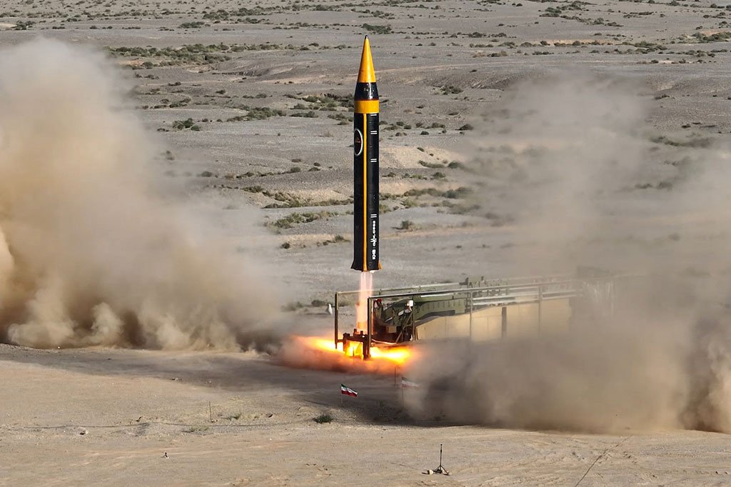 iran-luncurkan-rudal-terbaru-03